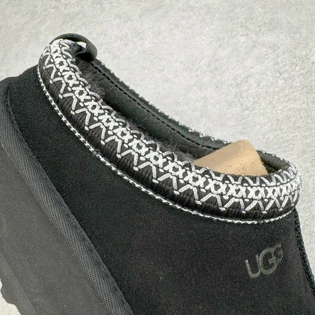 Pick up locally💰520 UGG ethnic style 2553 classic autumn and winter sheep fur all-in-one snow boots. All shoes are made from the same factory as ZP. Longfeng A-grade Australian imported sheep fur all-in-one ethnic style. Brand OEM production line. Fully follow the ZP process. OEM original pattern maker. Adhering to the principle of no original shoes and no development selection. Pay attention to every detail. The most authentic version on the market. TREADLITE "Light Wing" technology outsole. Lightweight/durable/flexible/pile size: 35 36 37 38 39 40 41 42 Coding: by2936060